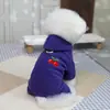 Nova roupa de outono e inverno para animais de estimação, casaco simples de lã europeu e americano para filhotes de Teddy, jaqueta de lã de quatro patas com 26 bordados de cereja