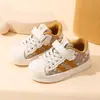 Tênis Shell-Toe para Meninos e Meninas 2026 Outono Novo Estilo Sapatos Brancos Versáteis para Meninas e Meninos, Adequados para Crianças Pequenas