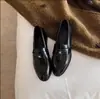 Zapatos de una sola pieza estilo colegio británico, versión de piel de vaca, puntera redonda, hebilla dorada pequeña, tacones gruesos y suelas gruesas, mocasines para mujer para primavera y otoño
