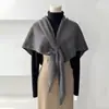 Nuevo Chal Triángulo de Mezcla de Lana para Mujer, Otoño e Invierno Negro Sencillo Color Sólido Versátil Bufanda Cálida