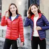 Chaqueta de Plumón Ligera Reversible Nueva para Otoño e Invierno Transfronteriza para Mujer, Estilo Corto, Chaqueta con Capucha Reversible para Madres