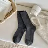 Calcetines de Lana para Mujer, Otoño e Invierno Engrosados Cálidos de Doble Aguja Estilo Retro Japonés Versátiles de Caña Media, Venta al por Mayor