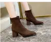 Botines Chelsea de Punta con Tacón Grueso para Mujer 2026 Nuevos de Primavera Otoño Estilo Británico Botas Martin Celebridad de Internet Elásticos Adelgazantes Botines de Tobillo
