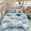 Juego de cama de cuatro piezas, juego de tres piezas de gasa de doble capa con estampado de dibujos animados, sensación de nube Clase A, sábana plana y sábana bajera, envío directo del fabricante