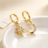 Brincos Assimétricos Super Brilhantes de Estrela e Lua Coreanos e Japoneses Elegantes Simples Novo Estilo Brincos de Diamante Zircônia para Mulheres Atacado