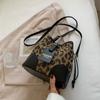 Bolso Balde Estampado Leopardo 2024 Verano Nuevo Moda Trendy Bolso de Mujer Bolso Pequeño Diseño Nicho de Mujer Retro Bandolera de Hombro Único