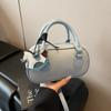 Bolsa de boliche portátil de nicho feminina 2025 verão nova moda textura bolsa concha versátil bolsa de ombro mensageiro