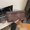 Bolsa Envelope Textura Fosca de Alto Valor Nova Moda Outono 2025 Clutch Elegante para Mulheres