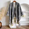 Nuevo Chal con Aire Acondicionado de Verano para Mujer, Bufanda Cálida Retro de Otoño e Invierno, Chal Exterior de Borlas de Alta Gama, Bufanda Engrosada al por Mayor
