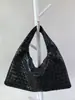 Bolsa Feminina de Tecido Nova Moda Outono e Inverno Bolsa Bolinho Senso de Alta Classe Grande Capacidade Transfronteiriça Tendência Versátil Bolsa de Mão para o Dia a Dia