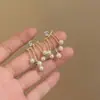 Brincos de Metal com Franjas de Pérola Estilo Coreano de Luxo Leve com Flores Aveludadas, Diamantes Brilhantes, Pelúcia de Floco de Neve, Brincos Modernos e Versáteis