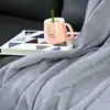 Manta de punto doble personalizada de fábrica OEM con pelo corto para sofá de oficina con aire acondicionado, manta de lana fina Clase A