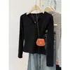Toma real de la tela: Popular top básico de cuello en V blanco para mujer, nueva camiseta corta elegante para principios de otoño