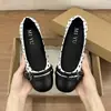 Sapatos Mary Jane de bolinhas estilo francês para mulheres 2026, sapatos baixos de fivela dupla, versáteis para o dia a dia, sapatilhas de pele de cordeiro com salto baixo