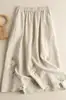Saia feminina de algodão puro de comprimento médio, com corte solto e silhueta fluida, apresentando bordados em estilo étnico, um novo design em A e um visual versátil e retrô.
