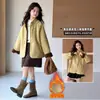 Casaco Grosso Forrado com Fleece para Meninas Estilo Maillard Quente Jaqueta Integrada de Pele de Carneiro Moda Nova de Inverno Gola Alta Suéter Peludo