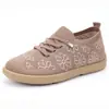 2026 Verano Nuevo Bordado Flyknit Zapatos de Madre Slip-on Suela Suave Transpirables Zapatos Casuales Versátiles Moda Zapatos Perezosos