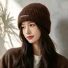 Nuevo gorro de punto de moda estilo coreano con bordado de letras, gorro cálido versátil para exteriores para parejas, gorro casual de lana