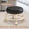 Banquinho com Rodízios Giratórios Silenciosos para Uso Doméstico, Banquinho Pequeno com Rodas para Crianças Aprendendo a Andar, Banquinho Móvel com Rodas para Limpeza de Costuras e Limpeza de Pisos, Banquinho Redondo Moderno