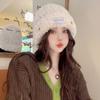 Gorro de lana afelpado con botón para mujer, protección para las orejas, cálido, combinable, gorro de punto, estilo de celebridad de otoño e invierno, gorro afelpado y peludo