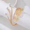 Un brazalete de brazo de perlas moderno y sencillo para mujer, elegante y exquisito