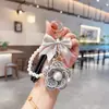 Llavero de Coche de Camelia de Moda con Lazo Creativo Nuevo Colgante Versátil de Decoración para Bolsos para Mujeres