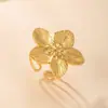 Anillo de acero inoxidable estilo europeo y americano para mujer, personalidad de alta calidad, joyería de acero de titanio, soldadura por presión de aceite, flor de marca, anillo abierto, fábrica de venta al por mayor