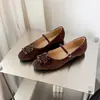 Versão em Couro Macio com Aumento Oculto de Altura de 3cm, Outono 2026 Estilo Gentil Feminino, Cor Damasco, Bico Redondo, Fivela Quadrada, Sapatos de Tira Única