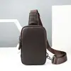 Nueva bolsa de hombro cruzada de cuero moda casual multibolsillo capa superior piel de vaca portátil para hombre bandolera venta al por mayor