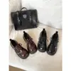 Zapatos de Cuero Marrones Estilo Británico con Punta Redonda y Suela Gruesa para Mujer 2026 Nuevos Mocasines Retro Versátiles de Primavera y Otoño que Combinan con Faldas