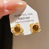 Brincos de Tarraxa Redondos Flor de Zircônia Banhados a Ouro Real 16k Estilo Coreano Retrô Versátil Brincos Joias de Orelha com Toque de Luxo Leve