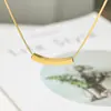 O mesmo design de nicho clássico trevo de quatro folhas padrão sorriso forma não desbota acessórios colar de aço titânio clavícula cadeia
