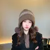 Gorro de Lana Cálido Estilo Coreano con Tres Bolas, Moderno y Lindo, Cortavientos y que Favorece el Rostro, Pequeño Gorro de Invierno de Terciopelo Engrosado con Protección para las Orejas para Ciclismo