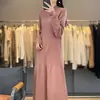 Vestido de punto de lana otoño e invierno cuello semi-alto hebilla de mariposa punto color liso generoso jersey manga larga falda de punto de lana