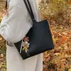 Nova Bolsa Tote Fashion de Grande Capacidade para Mulheres no Outono e Inverno para o Dia a Dia, Deslocamento, Casual, Versátil, Prática, de Ombro Único, para o Braço