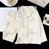 Conjunto de loungewear infantil estilo lapela, tecido fino para primavera e outono, cardigã de manga longa, pijama de algodão estilo coreano com estampa de nuvens para meninas