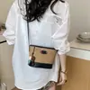 Bolso de Hombro Tejido a Rayas Arcoíris Nuevo 2026 Transfronterizo para Mujer, Bolso Cubo Estilo Vacaciones, Bolso Cruzado de Moda para el Trabajo