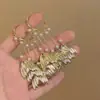 Pendientes de Borla de Metal y Perla Estilo Coreano de Lujo Ligero con Flores Afelpadas, Diamantes Brillantes, Felpa de Copo de Nieve, Pendientes Modernos y Versátiles