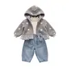 Casaco de algodão de inverno para menina, estilo doce para bebês no inverno, jaqueta suéter peluda bordada com coração, roupas de inverno para crianças