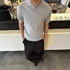 Polo de Tricô Manga Curta Estilo Retrô Americano Masculino Verão High-End Bonito Camiseta Listras Verticais Gola Lapela Mangas Três Quartos