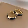 Brincos Redondos Minimalistas de Esmalte com Letras Estilo Francês, Luxo Leve com Sensação de Alta Qualidade, Acessórios de Orelha Modernos e Únicos com Design de Nicho
