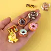 Muñeco de Donut de Dibujos Animados M&M Forma de M Resina Decoración para Zapatos DIY Materiales Hechos a Mano Accesorios Pegamento de Crema