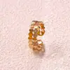 Set de Pulsera Abierta y Anillo Bicolor con Incrustaciones de Diamantes tipo Panal de Miel de Lujo Ligero Transfronterizo, Diseño de Nicho con un Sentido de Sofisticación, Joyería para Mujer