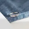 Anel de Aço Titânio Martelado Estilo Nicho Moda Europeia e Americana para Mulheres, Toque de Luxo Leve de Alta Qualidade, Acessório Simples Versátil