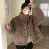 Elegante abrigo corto grueso de otoño e invierno con cuello alto, elegante estilo preppy, forrado de borrego.