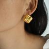 Pendientes de acero inoxidable con textura cuadrada y hebilla de oreja con giro personalizado de nicho de moda de alta calidad de estilo francés, venta al por mayor