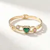 Oferta Especial Suministro Directo Nuevo Estilo Moda Europea y Americana Transfronteriza Pulsera de Acero de Titanio para Mujer Joyería de Alta Calidad que No Pierde el Color Adornos de Nácar Blanco