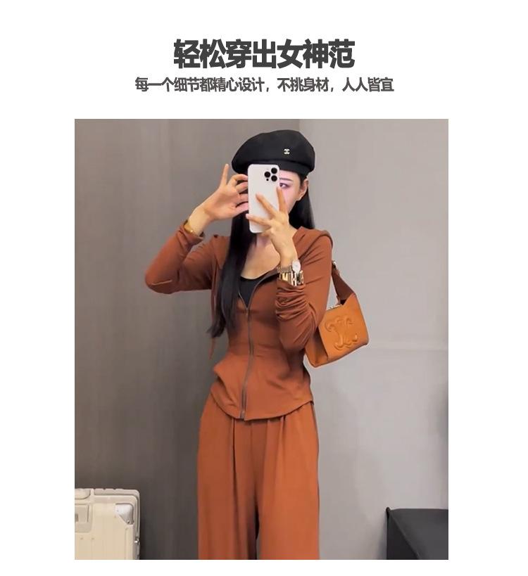 跨境淘货源分销2023秋季新款街头潮流减龄小个子爆款欧货网红款运动套装休闲运动气质休闲时尚流行新款秋装秋装女装时尚套装套装女装秋季套装女套装女女士运动服女装两件套套装卫衣套装休闲套装秋季套装女装时尚套装盐系休闲套装女装2023百搭设计感小众洋气欧货阿里国际站跨境采购Cross-border, shopping source, foreign trade, export, distribution 2023 fall, new, street trend, explosive, European goods, network red, sportswear, leisure sports, temperament leisure, fashion popular, new autumn wear, autumn women's wear, fashion suit, women's wear, women's wear, women's wear, women's sportswear, women's two-piece, hoodie suit, casual suit, autumn suit, women's wear, Fashion suit salt department, casual suit women's dress, Ali International Station, cross-border procurement