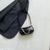 Bolsas da Moda deste Ano para Mulheres 2025 Novo Estilo Bolsa de Ombro com Corrente Texturizada Design de Nicho Bolsa Transversal Casual