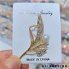 Broche de Mariposa Hueca con Diamantes AB Iridiscentes para Mujer, Pin de Mariposa de Diamantes Lujoso a Todo Color para Trajes y Abrigos, Broche Elegante y Lujoso